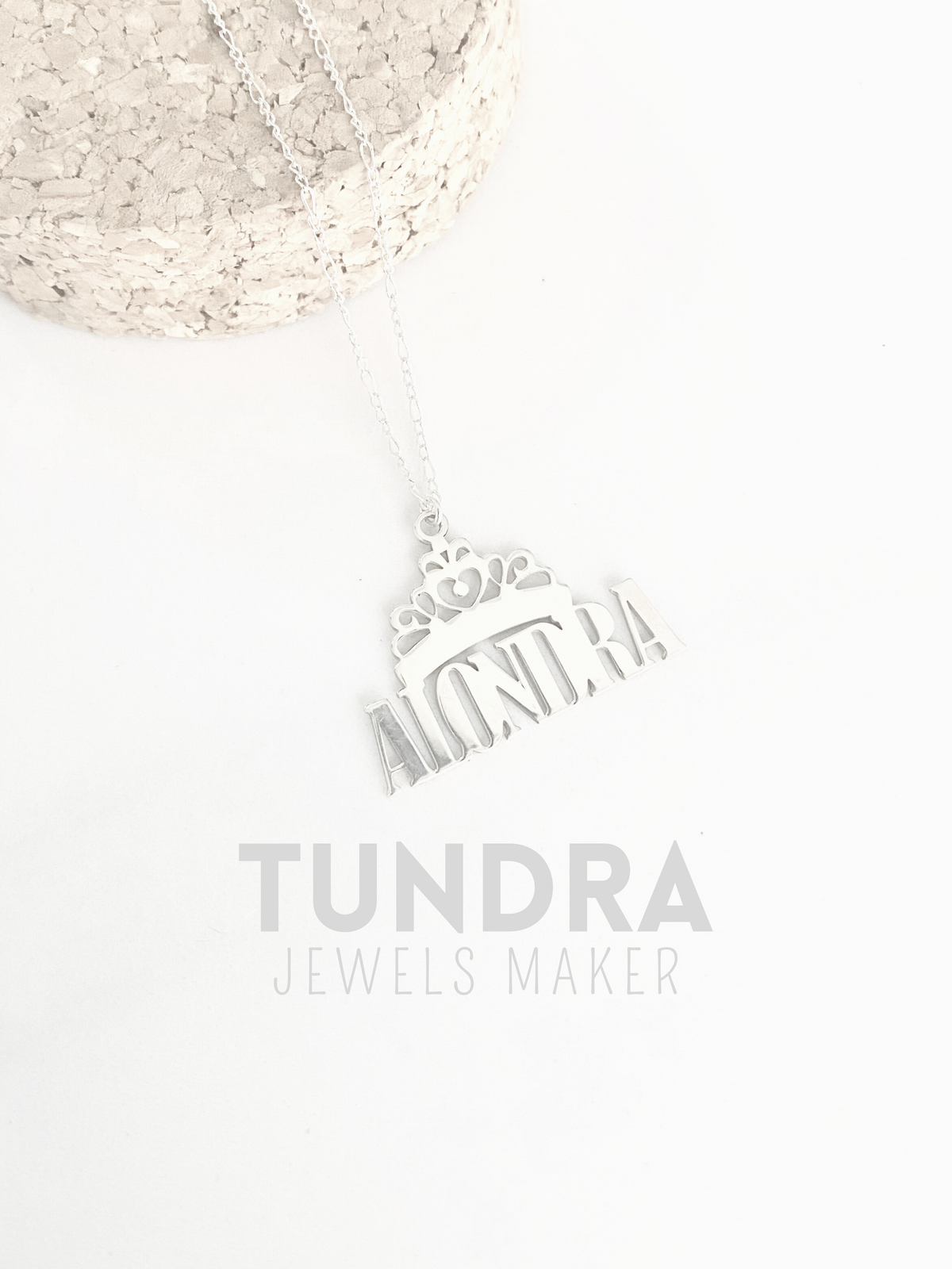 COLLAR NOMBRE Y CORONA