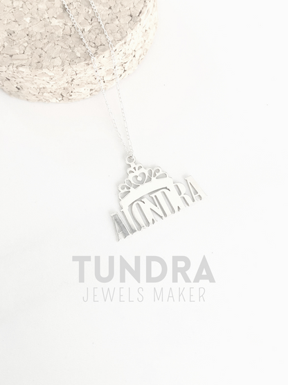 COLLAR NOMBRE Y CORONA