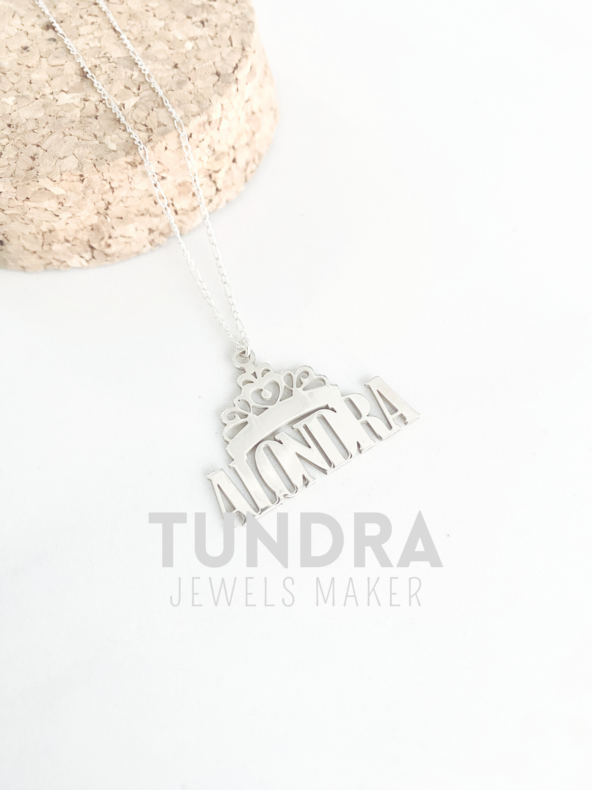 COLLAR NOMBRE Y CORONA