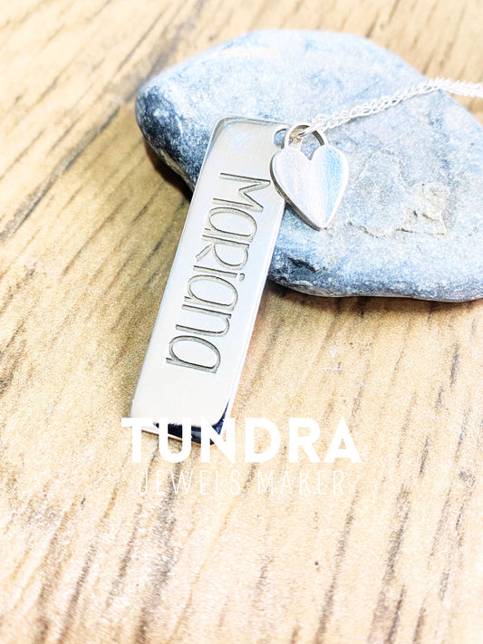 COLLAR BARRITA PLANA Y CORAZÓN