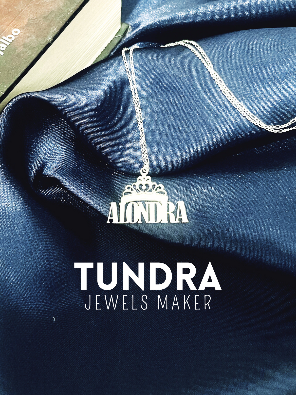 COLLAR NOMBRE Y CORONA